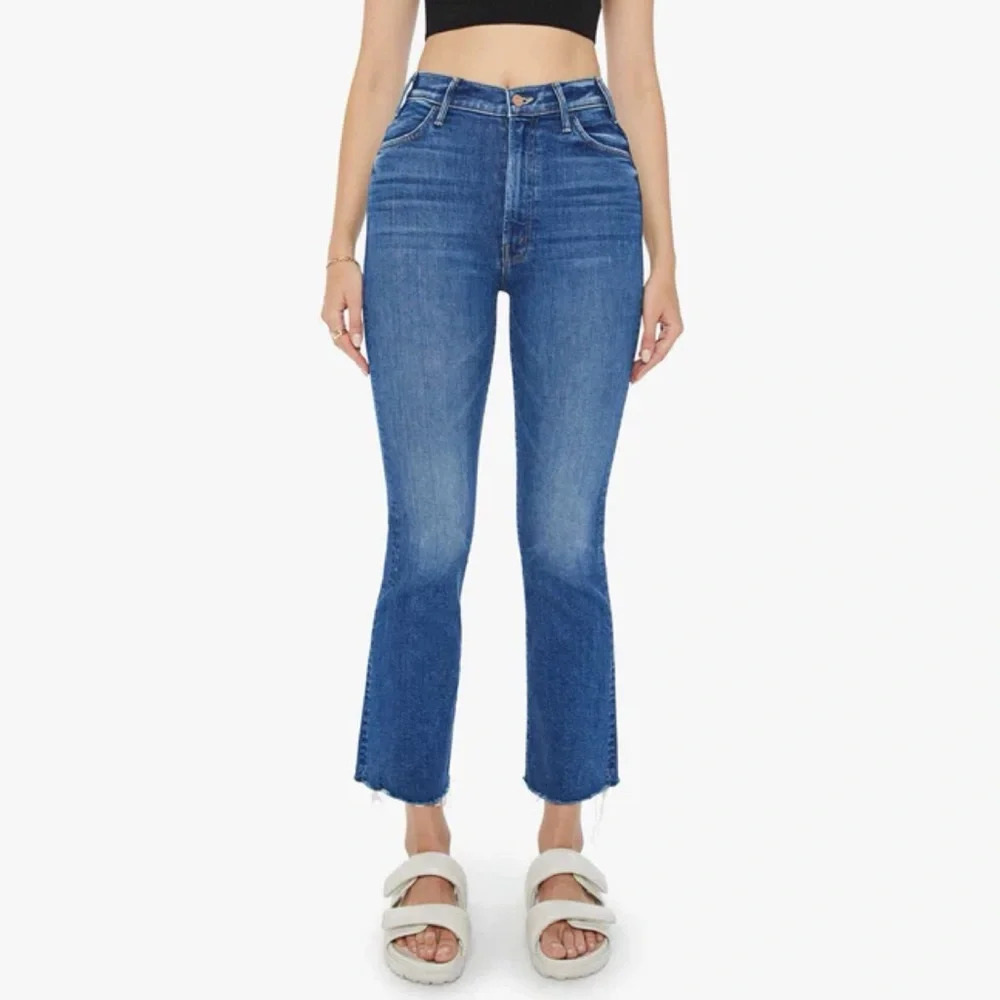 MOTHER The Hustler Ankle Fray Flare Jeans Blue Grasping Straws 24